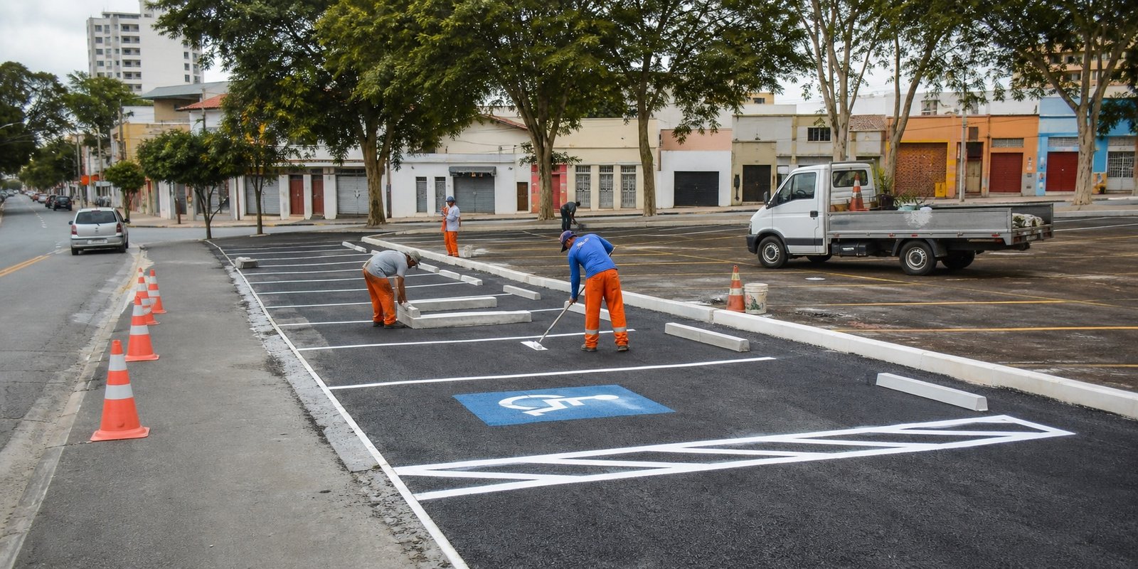 Equipe prepara novas vagas em área urbana para melhorar a mobilidade em Botucatu
